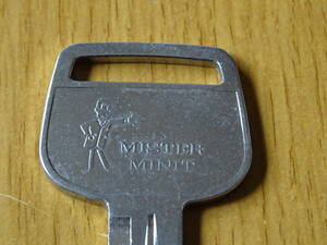 珍しい鍵　MISTER　MINIT　全長７㎝　　送料：一律１２０円