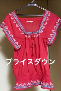 チロリアン刺繍のトップス