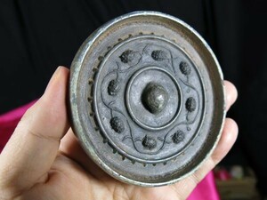 葡萄唐草文様古鏡 唐時代　遺跡発掘品　副葬品　金工　中国