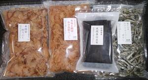 お出汁４種セット　　枕崎産鰹節削りぶし２種　天然羅臼昆布　カタクチイワシ煮干し