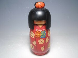 A84/○高見沢かずを 創作こけし 高さ23.5cm 押印在 郷土玩具 日本人形 伝統工芸