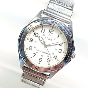 JM15LL SEIKO セイコー ALBA アルバ V501-0ED0 腕時計 メンズウォッチ ホワイト文字盤 蛇腹バンド 伸縮性 シルバー 10BAR クォーツ