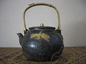 鉄製茶壺・鉄瓶（８０）
