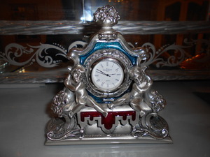 イタリア輸入可愛い天使のシルバー色置物型置時計　イタリア輸入シルバー色エンジェルの置時計　イタリア輸入シルバー色エンゼルの置時計