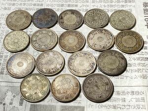 小型50銭銀貨や100円銀貨など　まとめて17枚セット　古銭　近代銭　現行コイン