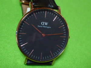 珍品　DANIEL　WELLINGTON　３ATM　腕時計　薄型　ブラック＆ゴールド　JAPAN　MOVT