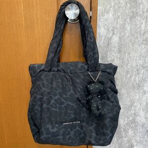 REBECCA TAYLOR レベッカ テイラー超美品！!!!!!!!キャットチャーム付き-可愛いおまけ付き猫ちゃん財布-高島屋購入品です。