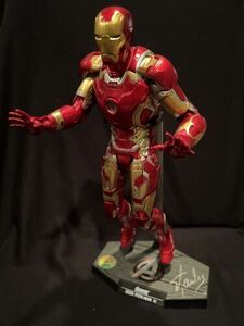Stan Lee Signed Hot Toys Iron Man 2 Mark VI 6 (Collector