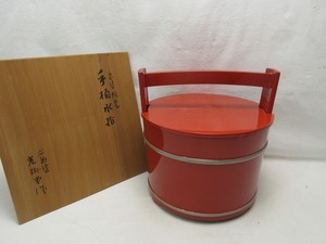 411735【 美品 茶道具 光琳堂造 朱塗蝋色手桶水指 宗伴 広島塗朱手桶水指 書付 花押 共箱 】 検)茶懐石 煎茶 茶器 茶会 茶席 水差 漆芸 ⅲ 