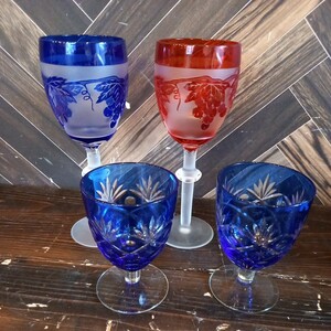 N4054 昭和レトロ カットガラス 切子グラス ワイングラス 赤 切子 高さ 赤青18cm 青２つ 高さ10cm 4つセット 発送ヤマト80サイズ 札幌