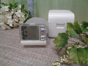 OMRON　オムロン自動電子血圧計　デジタル　HEM6050　2021年式　中古品