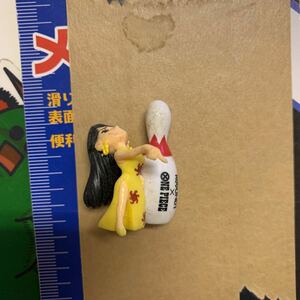 ONE PIECE ミニフィギュアROUND1コラボ　ニコロビン　金具なし　汚れてます