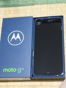 送料無料！未使用！「モトローラ motorola moto g13(マットチャコール)」+おまけ