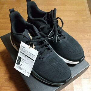 adidas アディダス スニーカー ウォーキングシューズ フィットネスシューズ 24cm ブラック 新品 アディダス 黒 紐黒 靴底白