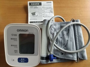 オムロン　血圧計　上腕式　HEM-7122