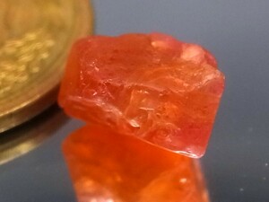 5.07ct 天然オレンジレッドスピネル原石 ミャンマー産 ブラックライトで真っ赤に変色します。