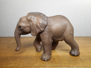 ドイツ　シュライヒ　Schleich　アフリカゾウ　仔　ゾウ　象　動物　フィギュア　アフリカ象