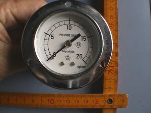 圧力計　旧表示20kgf/cm2(2MPa)　接続口1/4（二分）　6mmパイプ様ワンタッチ継ぎ手が付属　即決　送料込み