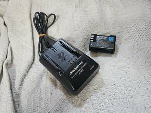 OLYMPUS BCM-1　＋純正バッテリー　PS-BLM1 オリンパス　E-シリーズ ■B3