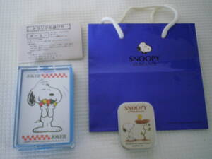 　 【 サンリオ・任天堂 】　スヌーピー　プラスチック トランプ＋贈答用紙袋＋おまけ　　送料込み 