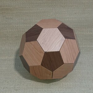 木製 サッカーボール 立体パズル 球体 工芸品 知育玩具 