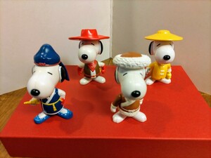 マクドナルドのハッピーセット　マックトイ　スヌーピーワールドツアー１　レア物４個（①）　SNOOPY　PEANUTS　1998年のビンテージもの