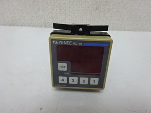 中古 KEYENCE キーエンス 小型電子カウンタ RC-19