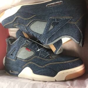 NIKE AIR JORDAN 4 RETRO × Levi