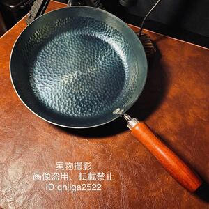 アウトドア用 鉄打鍛造鉄器 厚い鉄鍋鉄板 木製持手 835g 厚さ2mm オリジナル フライパン 22センチ キャンプ 野外登山