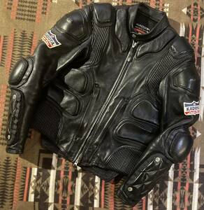 貴重カドヤkadoyaヘッドファクトリー日本製ライダースジャケット本革レザージャケット黒バトルスーツ牛革L革ジャン シングルz162