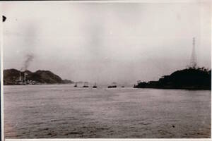 古写真　歴史資料　1950年代　長崎県佐世保市　佐世保湾入り口　進駐軍艦船　小判写真