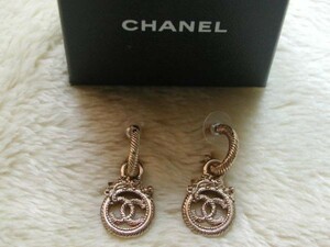 ☆送料無料☆CHANEL　シャネル　ブロンズゴールド系COCOチャーム＆ループ　ピアス（USED)