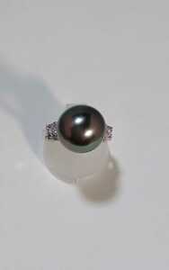 Pt黒蝶真珠ダイヤリング！12mm珠。D0.26ct.。僅かに窪み有り。