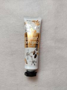 新品 バスアンドボディワークス Bath and Body Works ハンドクリーム Snowflakes Cashmere 29ml 