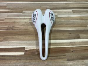 ■超美品■SELLE SMP セラエスエムピー dynamic ダイナミック　ホワイト サドル ロードバイク パーツ アクセサリー P0686