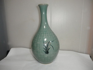 @@seiji 青磁　花器　花瓶　韓国青磁の花器　海青　の窯印　口径5.2cm　高さ31.5cm　胴回り50cm