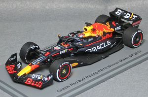 レッドブル RB18（No.1/マックス・フェルスタッペン）2022マイアミGP優勝　　*1/43 スケール　*スパークモデル製 *品番S8534　　*06