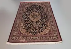 ペルシャ絨毯本物100%シルク手織り有名なラザビー工房未使用品非常に綺麗な絨毯