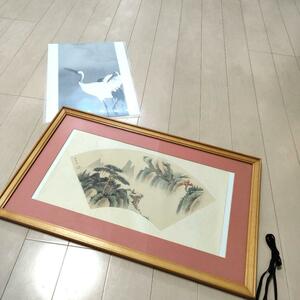 扇面画と板絵風日本画各一枚と額縁１点の３点セット 山水画に仙人　タンチョウヅル