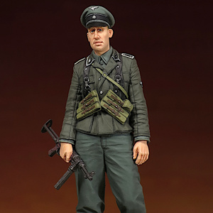 [182] 完成品 1/35 フィギュア WW2 ドイツ軍 ドイツ兵 武装親衛隊 下士官 MP40を装備した上級軍曹 Painted and Built Figure 50mm