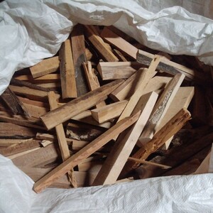 薪 針葉樹 杉 キャンプ バーベキュー 焚き付け引き取り限定 姫路市 薪ストーブ 1kg