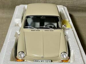 当時物 VW 1600 L (フォルクスワーゲン 1600 L) 1970年式 1/18スケール 未展示品 入荷困難 レア