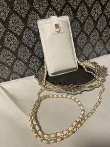 CHANEL　シャネル　スマホケース スマホ　ショルダーバッグ チェーンバッグ　ノベルティ 新品 未使用 バッグ 白 ホワイト携帯ケース