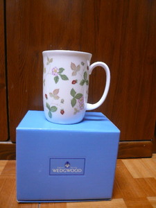 ☆WEDGWOOD ワイルドストロベリー　ビーカーマグカップ　Wild Strawberry BONE CHINA未使用・保管品　②