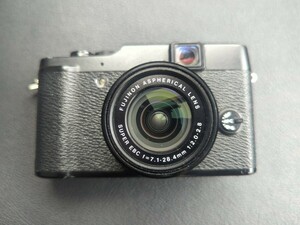 FUJIFILM X10 デジタルカメラ 富士フイルム コンパクトデジタルカメラ ブラック並品 光学良好 バッテリー チャージャー付き フィルター付き