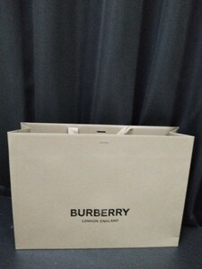 美品【BURBERRY】紙バッグ　 42×30cm まち12cm