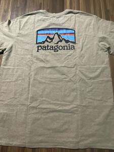 ■パタゴニア■新品L ベージュのバックプリントTシャツ
