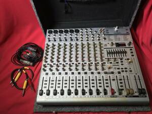 nt240511-005D6 ベリンガー BEHRINDER EURORACK UB1832FX-PRO ミキサー 楽器 音響 PA機器 ケーブル付属 ハードケース付き 中古
