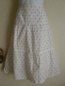 W64～68★小花柄白のコットン3段ギャザースカート