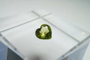 ミャンマー（モゴテ）産 ペリドット 0.45ct ジュエリー上質ハートカットルース鮮やかで優美なグリーン！